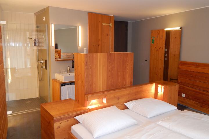 Room 12 of 34