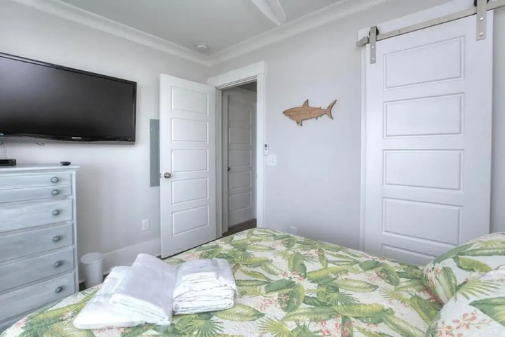 Room 6 of 24