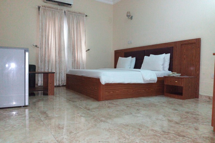 Room 5 of 27