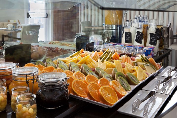 Breakfast/Coffee Service 24 of 33
