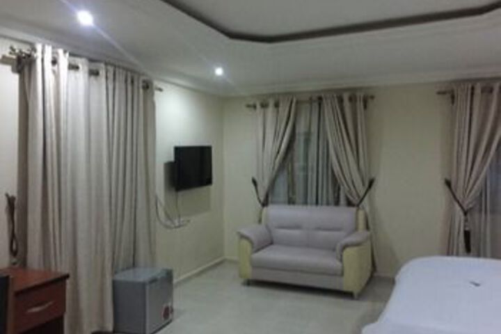 Room 32 of 41