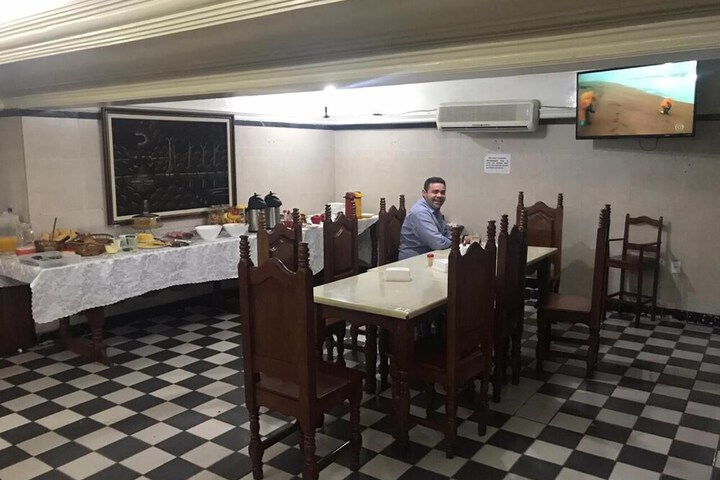 Dining 40 of 47