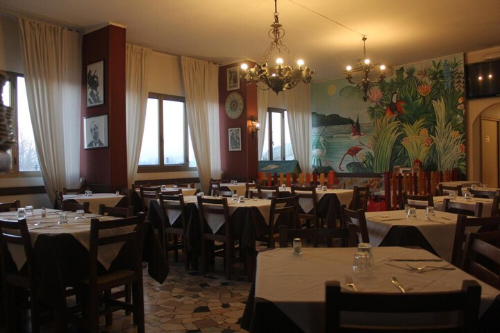 Dining 47 of 65