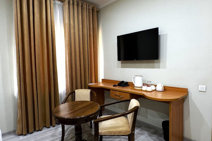 Room 9 of 17