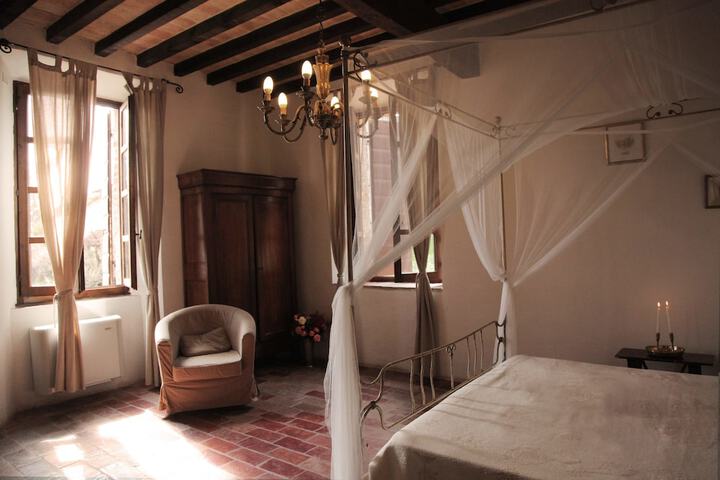 Room 4 of 46