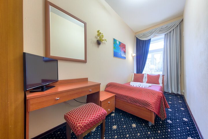 Room 11 of 48