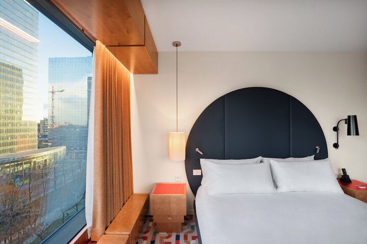 Room 4 of 75