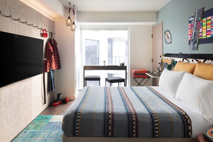 Room 15 of 53