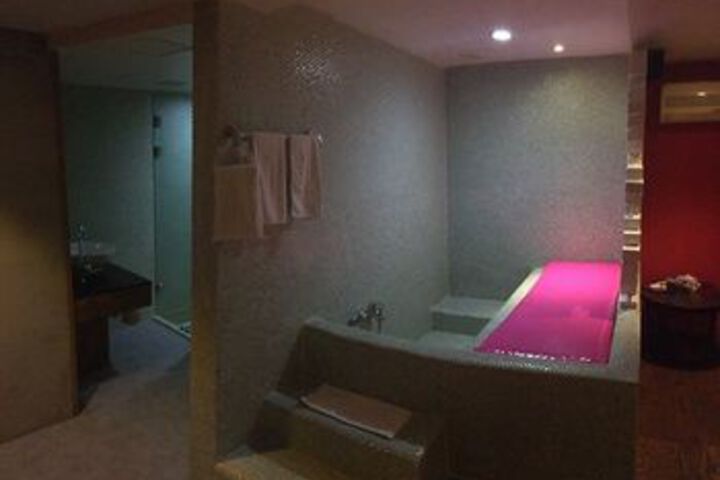 Room 2 of 19