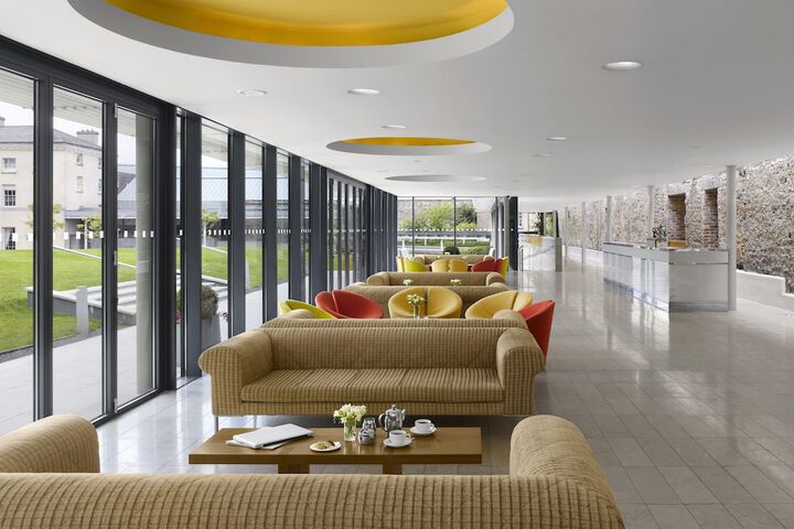 Lounge 50 of 74