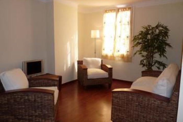 Room 2 of 27