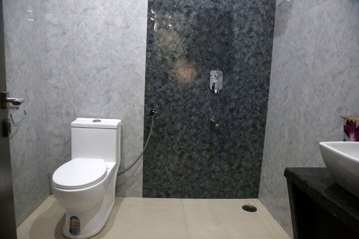 Room 34 of 60