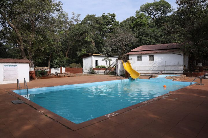 Pool 33 of 84