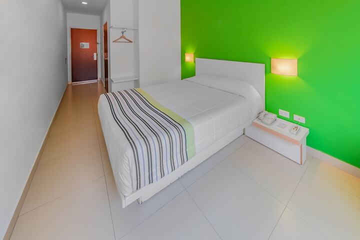 Room 8 of 28