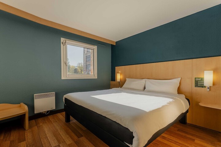 Room 10 of 31