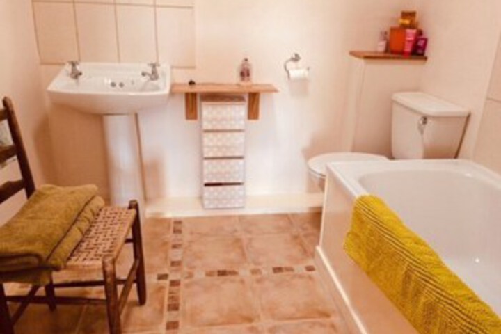 Room 2 of 18