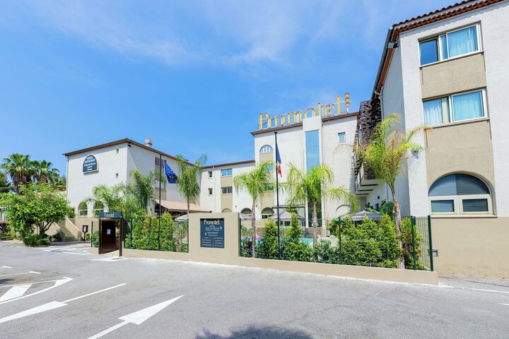 Hotel 76 of 81