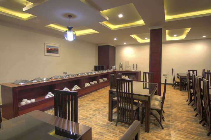 Dining 9 of 13