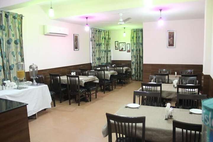 Dining 13 of 26