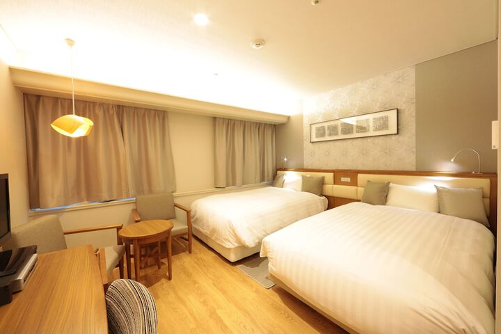 Room 5 of 93