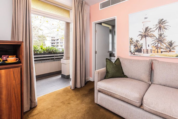 Room 9 of 29