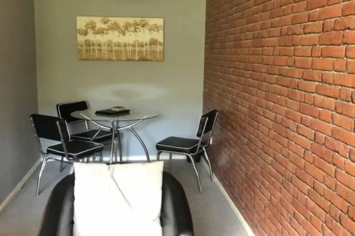 Room 8 of 19
