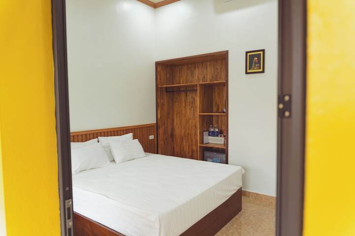 Room 35 of 91