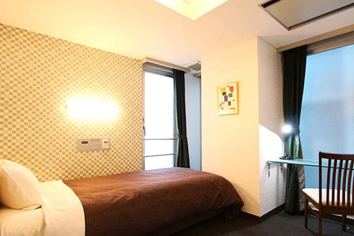 Room 16 of 32