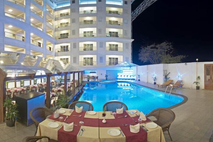 Hotel Pool