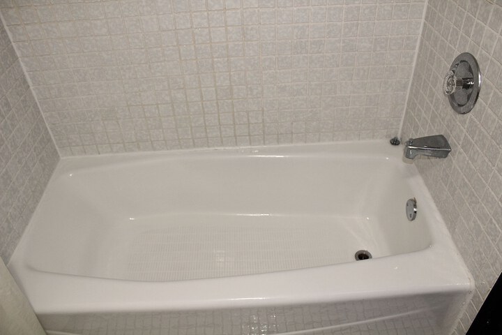 1 Queen Bed (11 of 37)