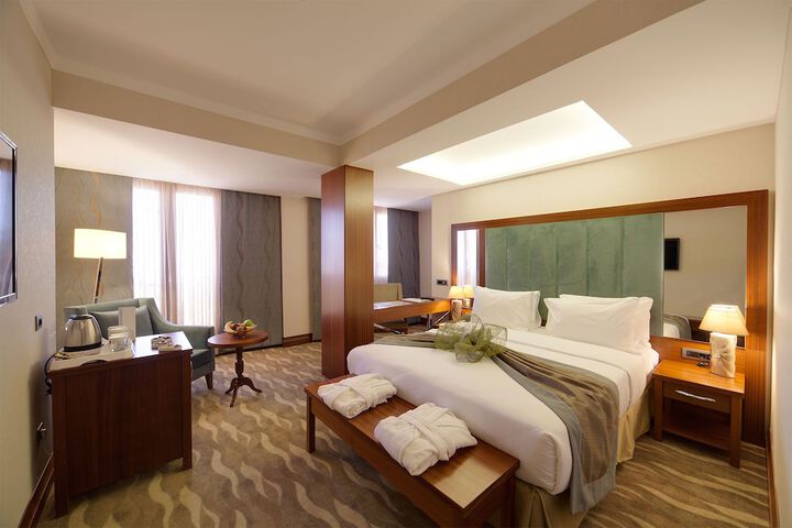 Room 15 of 37