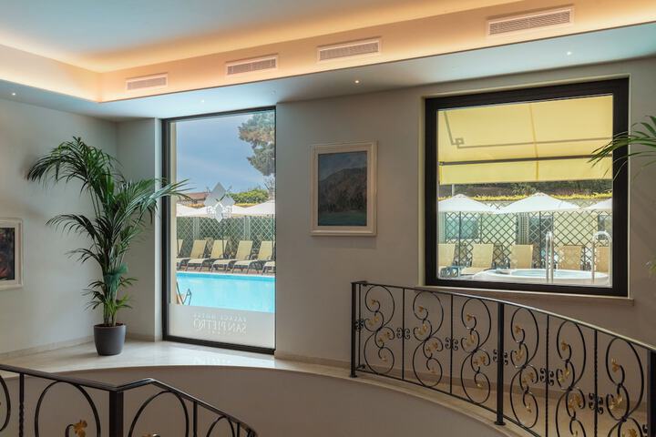 Entrance & Lobby
