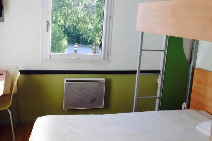 Room 9 of 42