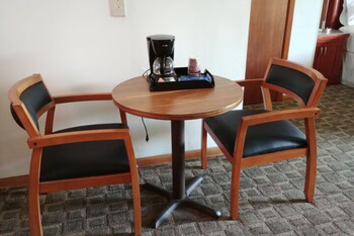 Room 10 of 12