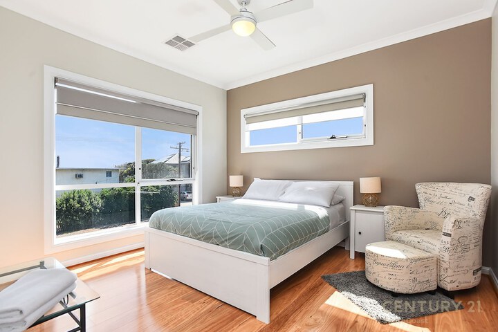 Room 3 of 28