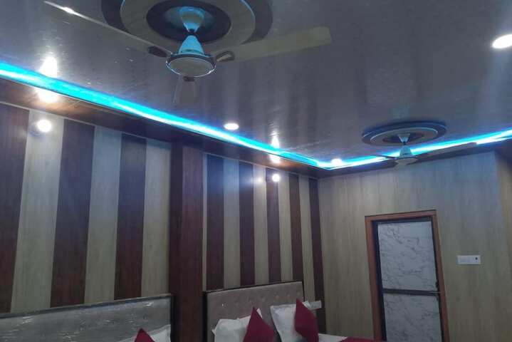 Room 8 of 17