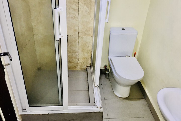 Room 6 of 9