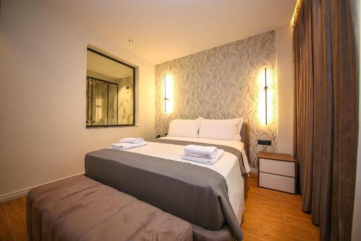Room 21 of 108