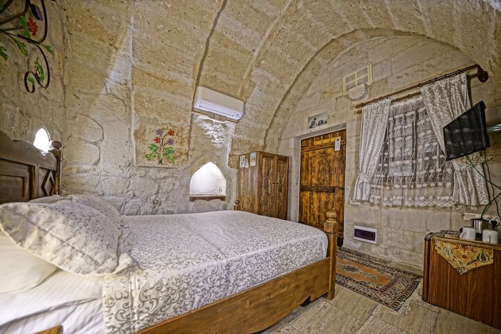 Room 3 of 61