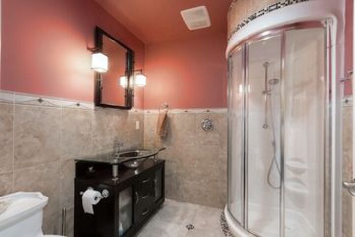 Room 4 of 33