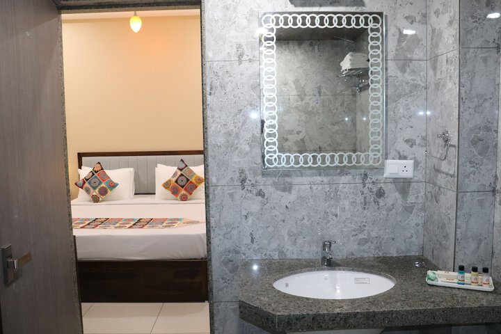 Room 8 of 14