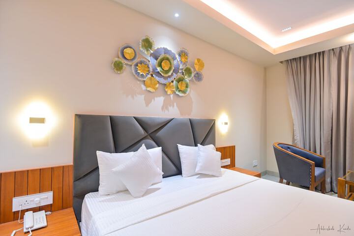 Room 6 of 24