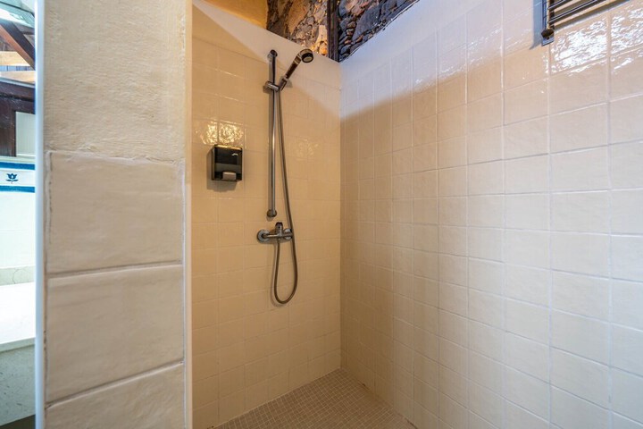 Room 52 of 105