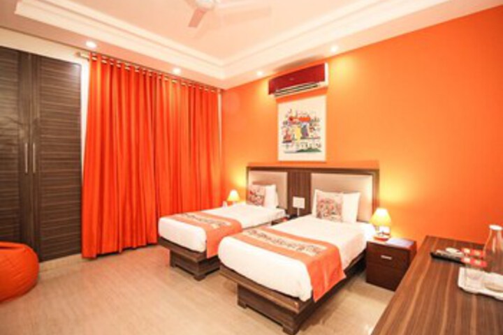 Room 16 of 19