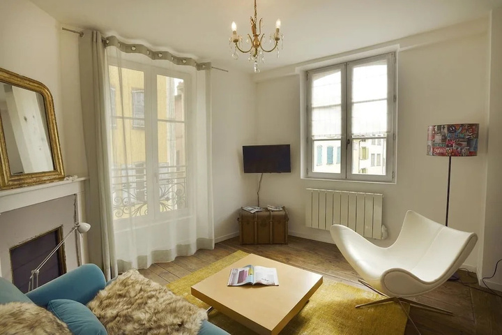 Room 9 of 10