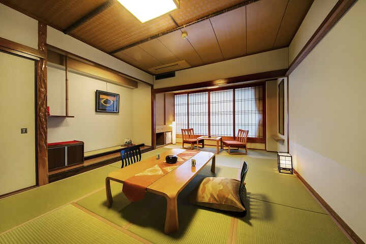 Room 6 of 128