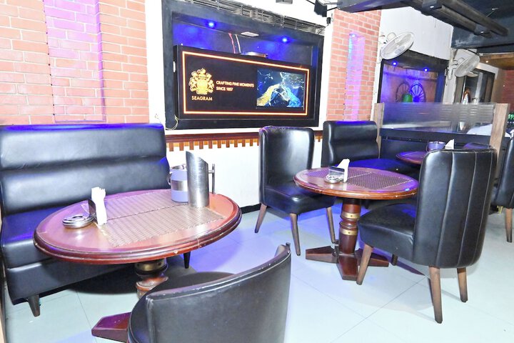 Lounge 49 of 61