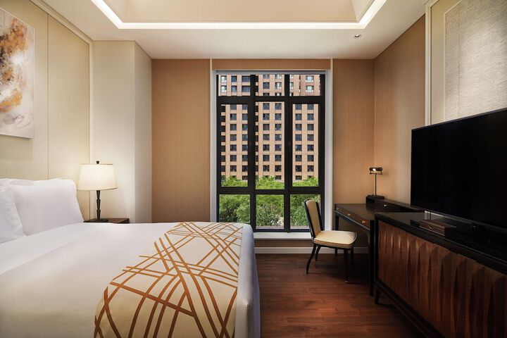 Room 25 of 104