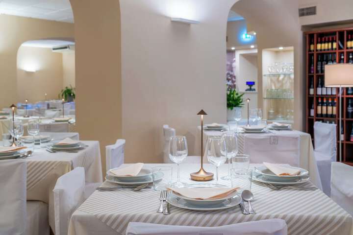Dining 33 of 72