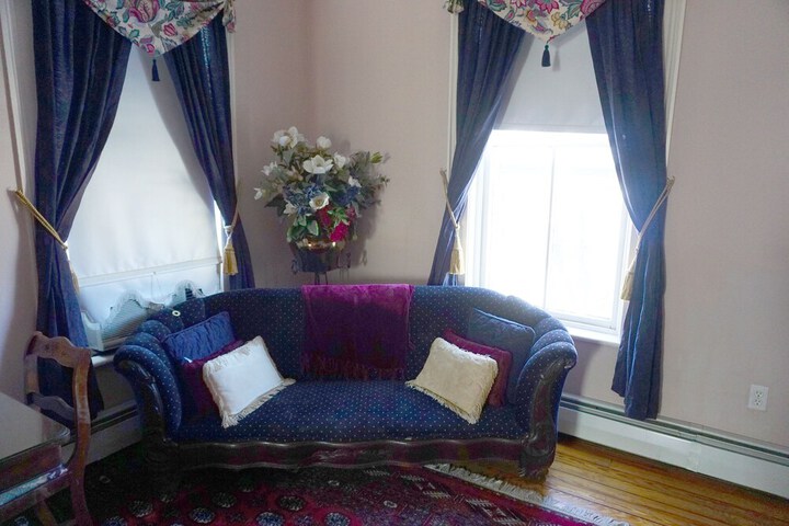 Room 32 of 89